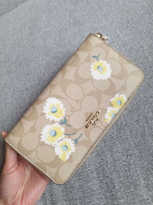 NWT Coach Accordion Zip Wallet in Signature Coated Canvas with Daisy Print C3370