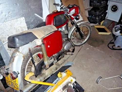 MZ 150 trophy Motorcycle 1977 Barn find Classic for restoration - Picture 1 of 4