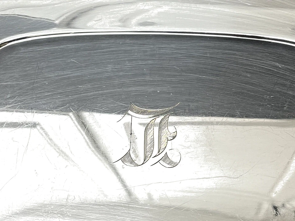 Bandeja rectangular Reed & Barton plata de ley 15" 784 gr. Con monograma Foto 2 de 4