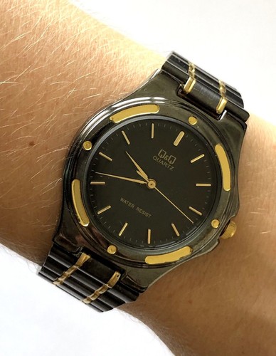 Q&Q Quartz Water Resist Black Dial Two Tone Men's Watch Parts Repair - Picture 2 of 9