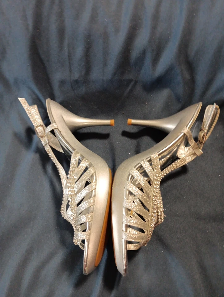 Wild Rose Women's Sparkly Silver Open Toe Sling Back 3 1/2 inch Heels - Size 9 - Image 3 of 4