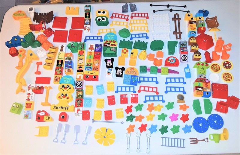 Lego Duplo Lot - Genuine Special Pieces-printed signs, and more! 225 Pieces !!!!