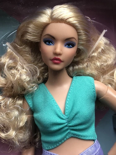 Barbie Signature Looks Model # 16 Curvy Figure Jointed Blonde Doll HJW83 READ