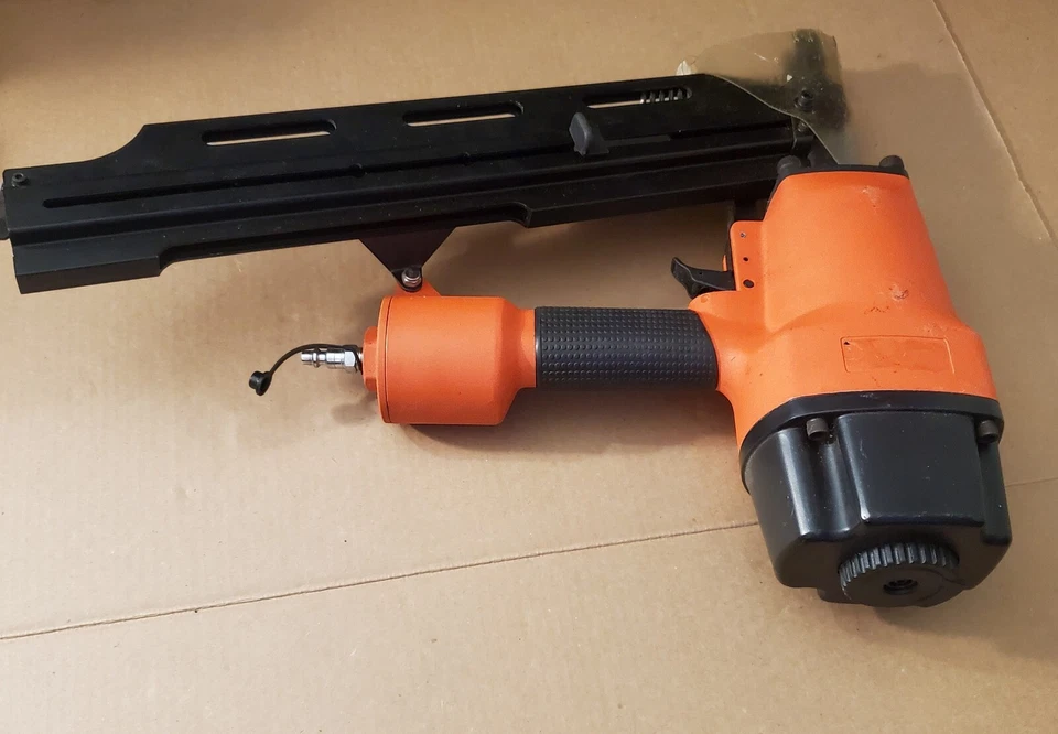 Clavadora neumática Husky cabeza redonda marco 20" Foto 3 de 4