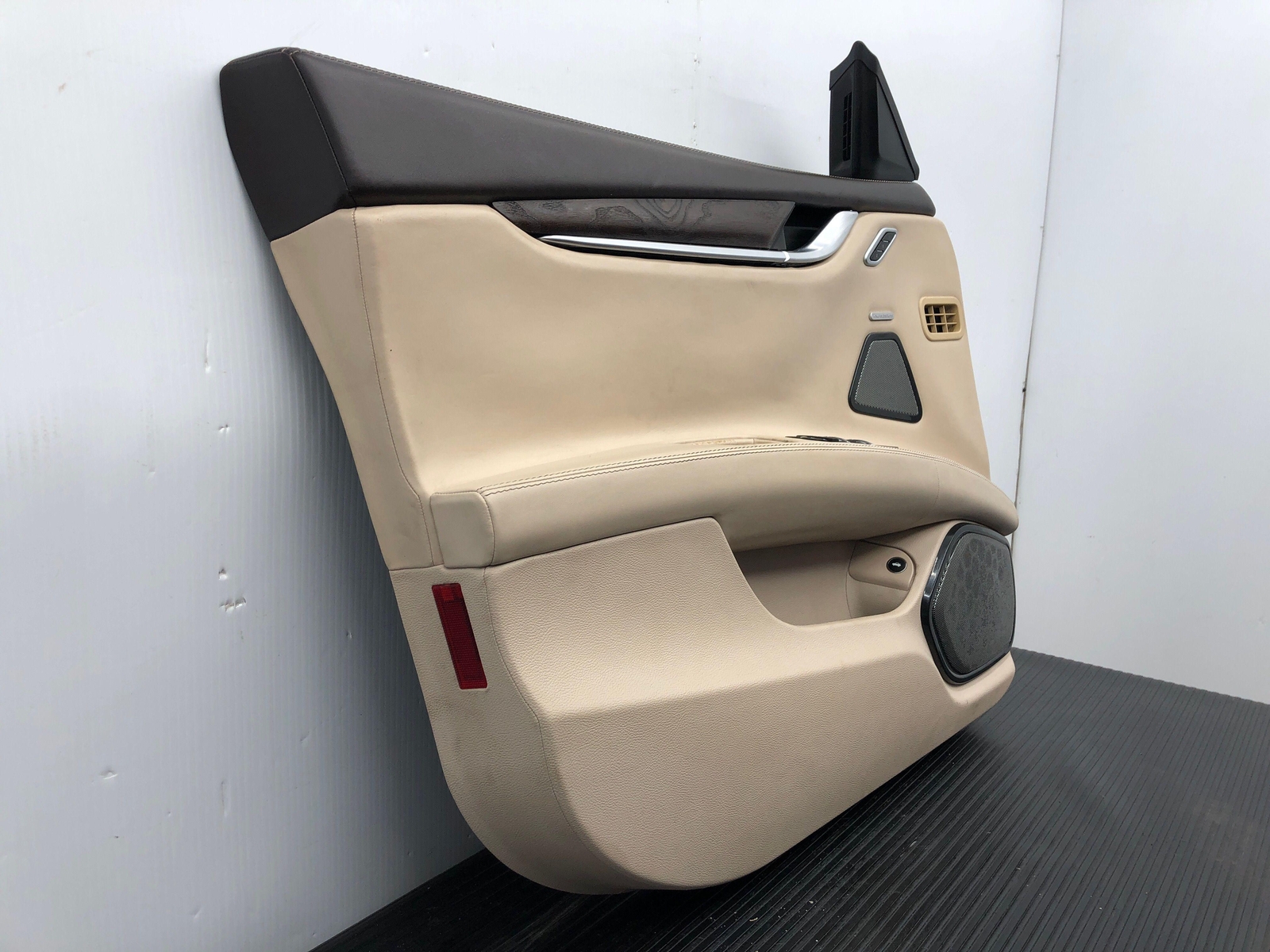 2014 - 2017 MASERATI GHIBLI M157 OEM FRONT LEFT DOOR PANEL 6700235800