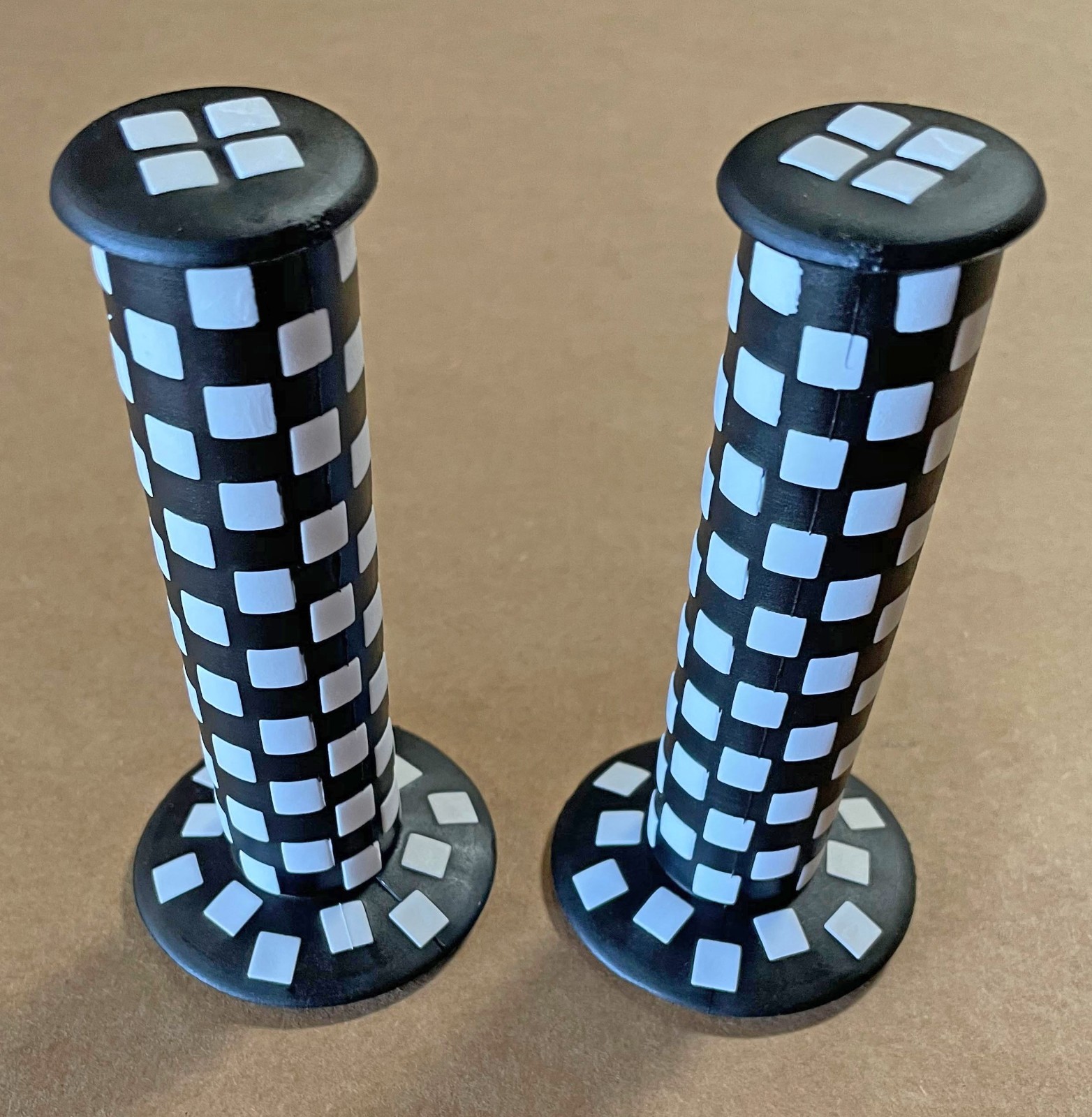ALTA Checker Grips 7/8&rdquo; x 124mm Black/White &ndash; Vintage BMX Cruiser Chopper Style.