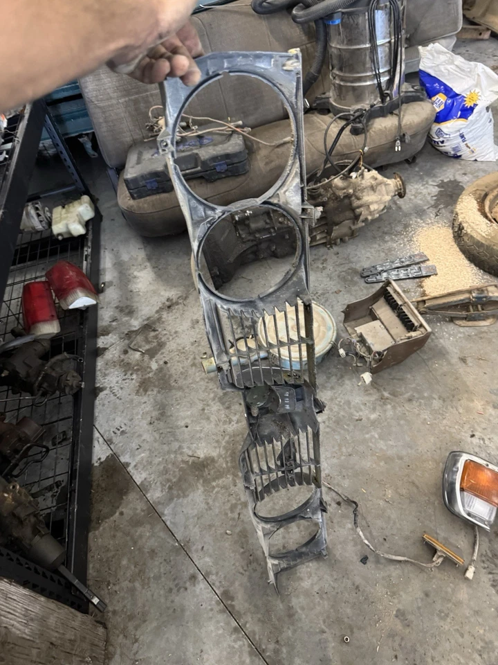 Subaru Brat GL Wagon GF F-30 Wagon Grille / Grill 77 78 79 - Image 2 of 2