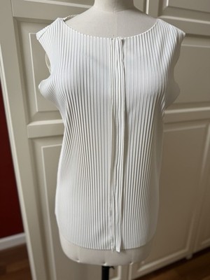 Marc Cain Damen Bluse /  Top Plissee Gr. EU 40/42 wollweiss ärmellos TOP!