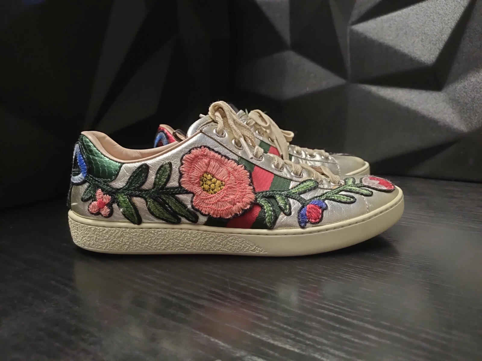 Authentique Baskets Gucci Ace Floral Cuir Argenté Web Taille 5,5 US