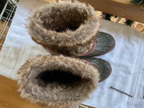 Khombu Nola Snow Boots Green Rubber with Faux Fur Sz 7M - Picture 3 of 8