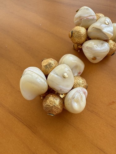 RARE Vintage Napier Gold Nugget & MOTHER OF PEARL Clip Earrings - Picture 3 of 10