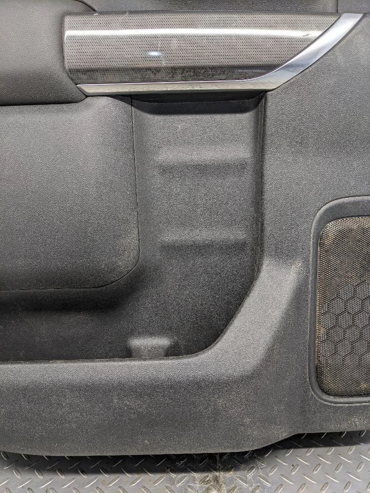 GMC SIERRA 2500 HD CREW CAB REAR LEFT INTERIOR DOOR PANEL TRIM COVER OEM 1176670 - Image 3 of 4