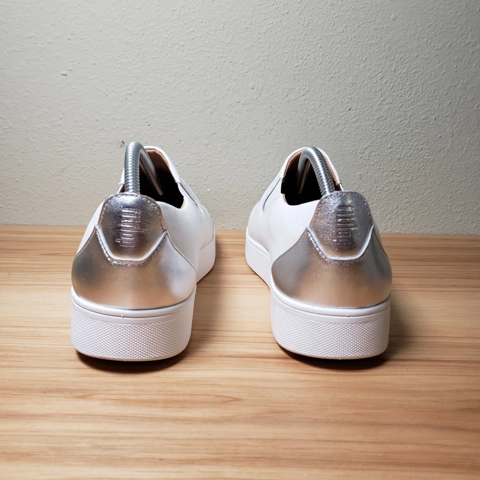 Zapatillas sin cordones Fitflop para mujer 11 Rally de cuero recubierto blancas plateadas acento cómodas Foto 4 de 4