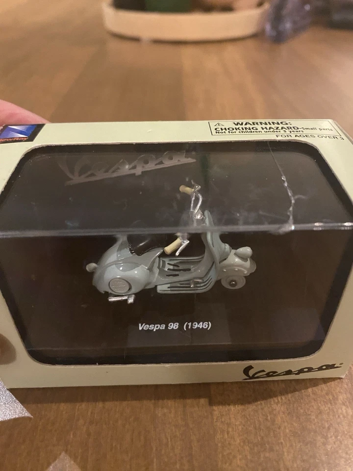 Nuevo Ray Vespa 98 (1946) - Nuevo En Caja - Diecast 1:32 Foto 2 de 4