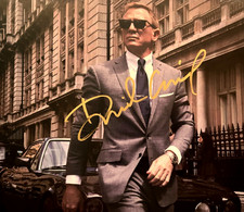 Top 10 James Bond Autographed Trading Cards 14