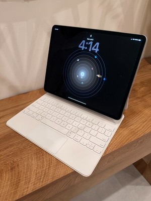 Apple iPad Pro 12.9'' M2 Chip, 256GB, WIFI, 5G, 6th Gen + Smart Keyboard Folio