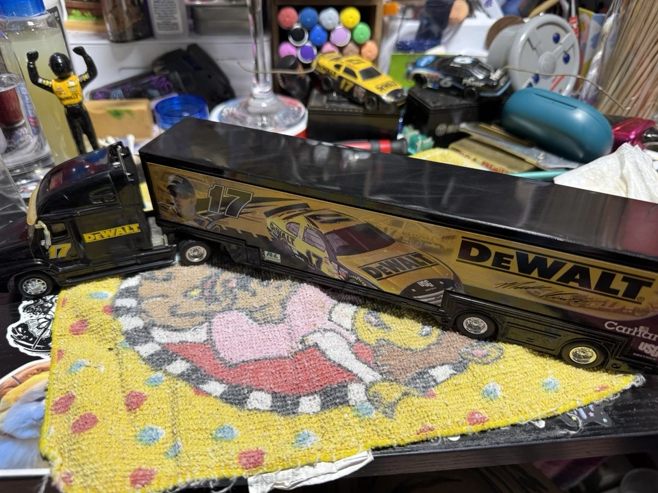 Caminhão de transporte Lionel Racing NASCAR Authentics escala 1:64 Matt Kenseth #17 - Imagem 3 de 4