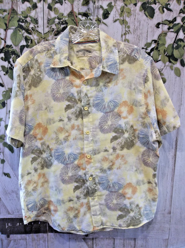 Margaritaville Hawaiian Mens shirt Size Medium Button Up Short Sleeve 100% Cotto