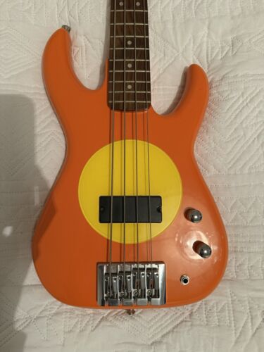 Fleabass Junior Sunny Touring Electric Bass Guitar Short Scale, Flea RHCP - Picture 5 of 6