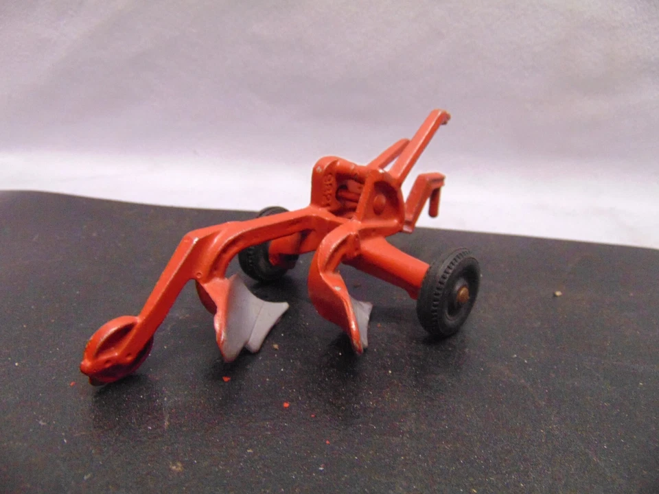 Niveladora de accesorios modelo tractor vintage metal rojo #9821 5" x 2 1/2" x 2 1/2" Foto 2 de 4