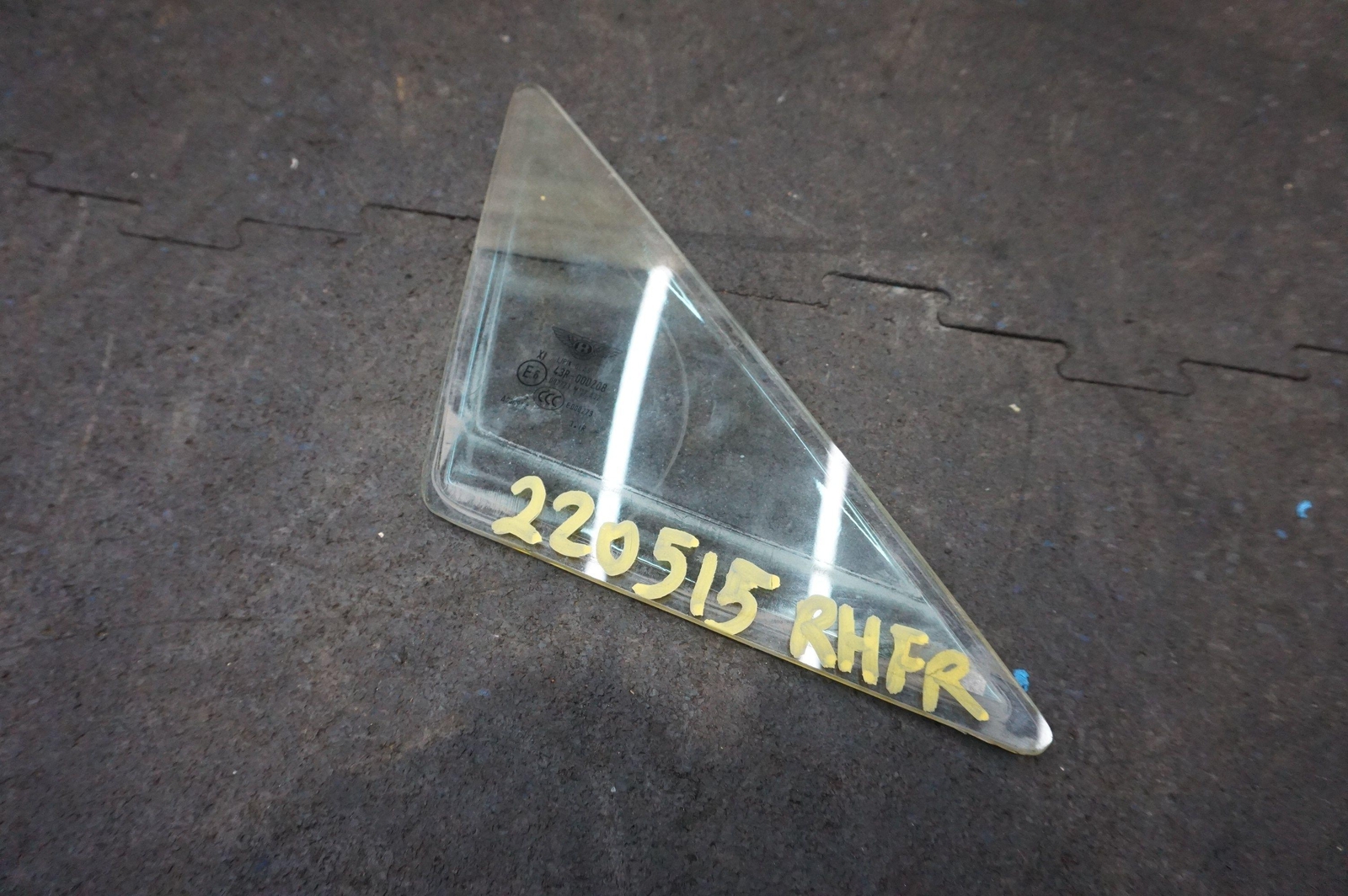 Front Right Sealed Vent Window Glass 3Y5845114E Bentley Mulsanne 10-20