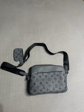 Louis Vuitton Herren Tasche Grau