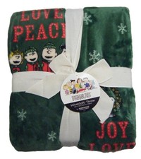 PEANUTS GANG Berkshire Holiday Green Velvetsoft Throw 55x70 New BX48 