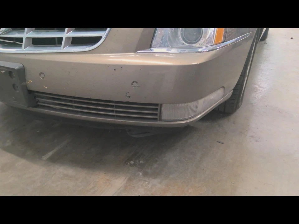 Used Front Bumper Assembly Front fits: 2006 Cadillac Dts w/front and rear park a Foto 4 de 4