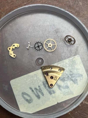 Omega Call: 562 Parts - Image 1 of 3