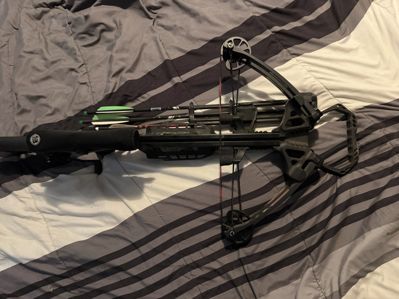 Barnett Spartan 400 Compound Crossbow w/ Scope 400 FPS 185lb Black Camo