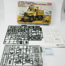 U.S. 2.5TON CARGO TRUCK & ACCESSORIES ACADEMY MODEL KIT 13402 1/72ND SCALE NEW