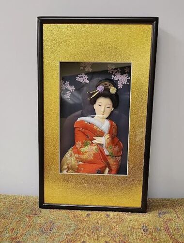 Porzellan Geisha Schattenbox japanische Wandkunst, gepolstert 3-D mit schönem Kimono - Bild 2 von 6