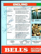 SIGNED 10 AUTOGRAPHS ENGLAND v HUNGARY FOOTBALL WORLD CUP PROGRAMME 1981 ROBSON