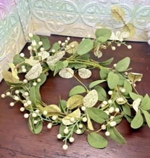 White Berries and Leaf Wreath Artificial Leaf Wreath Arrangement Floral S5