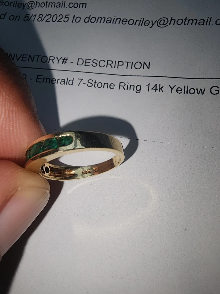Anillo de 7 piedras de oro amarillo de 14 k esmeralda 1/2 CTW Foto 3 de 4