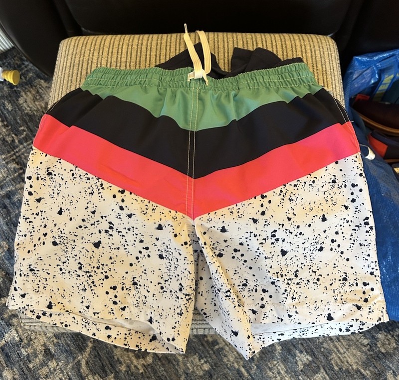 Chubbies Small Aquatic Libations Colorblock Splatter Swim Trunks in 5.5” Inseam