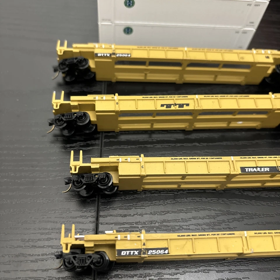 N Scale Walthers Well Cars TTX 4 Car Set With Containers Santa Fe BNSF W/ MTL’s - Image 2 of 4