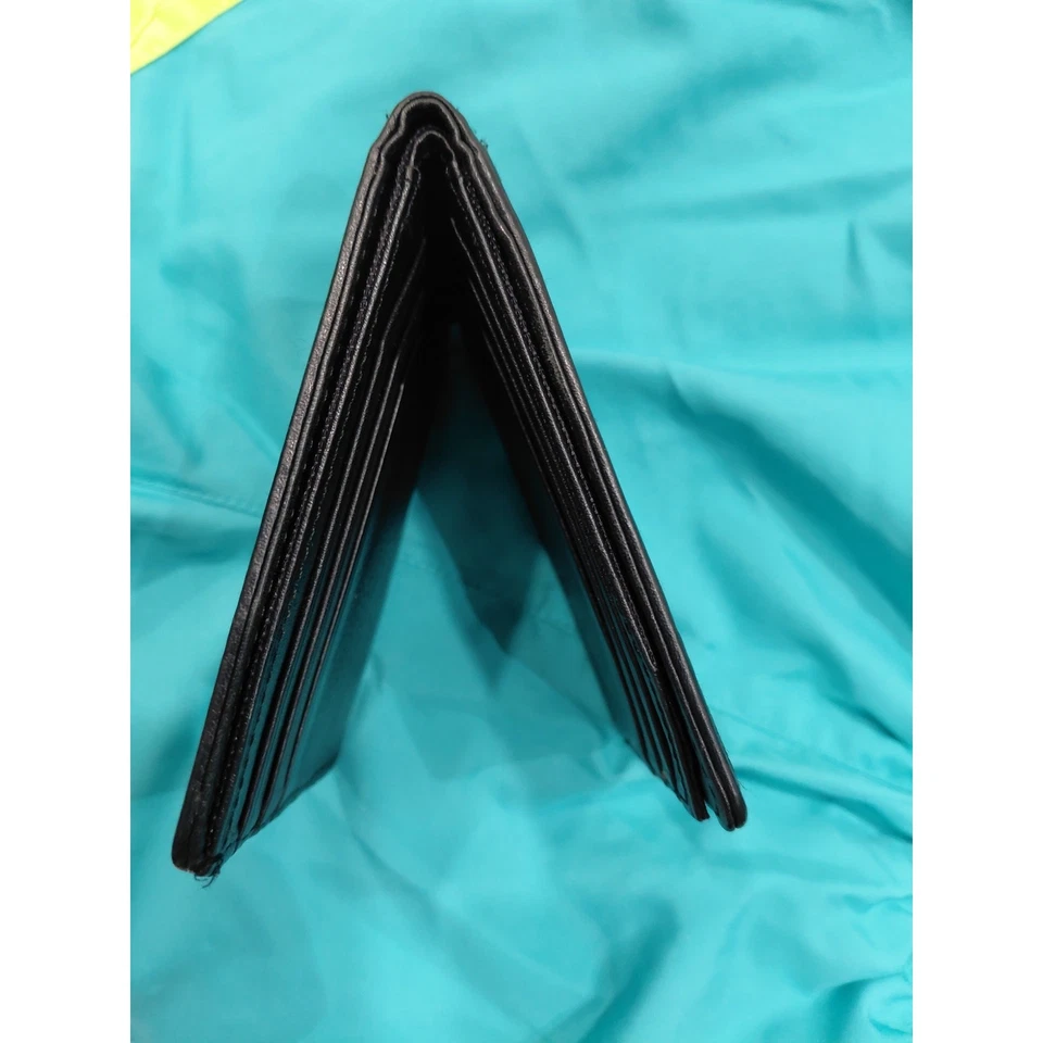 Nixon Cartera Hombre Negra Nylon y Cuero Doble Plegable. Foto 3 de 4