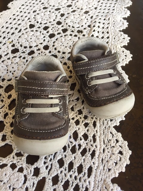 toddlers shoes size 4