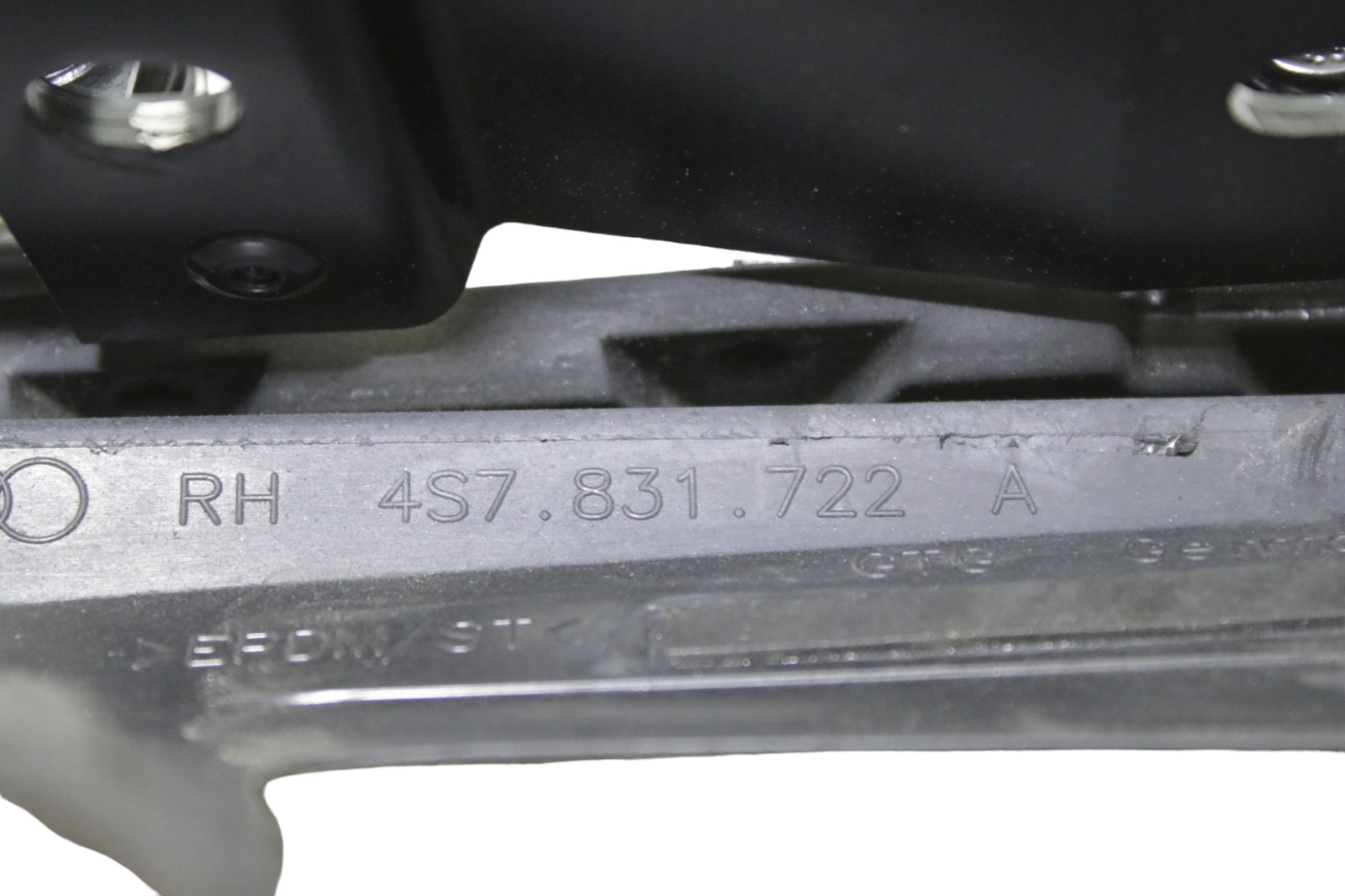 Audi R8 V10 Spyder Right Upper Door Seal Weather Strip Bracket 2017 2018 OEM
