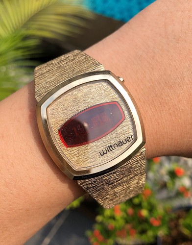LONGINES-WITTNAUER Polara 300 LED 