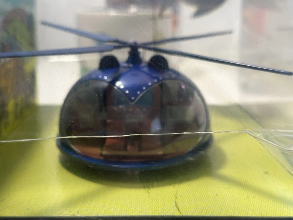 DC Comics/Eaglemoss Batman Automobilia Special Flying Batcave Car & Magazine LE - Image 2 of 4