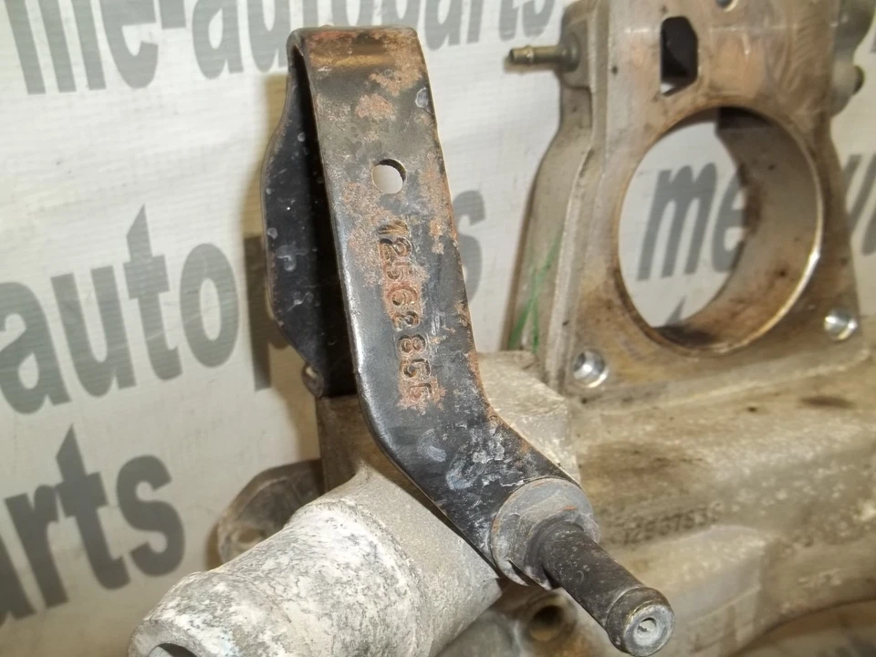 00-03 Deville Eldorado Sevilla Bomba de agua Carcasa Tubo cruzado 12567536 OEM Foto 3 de 4