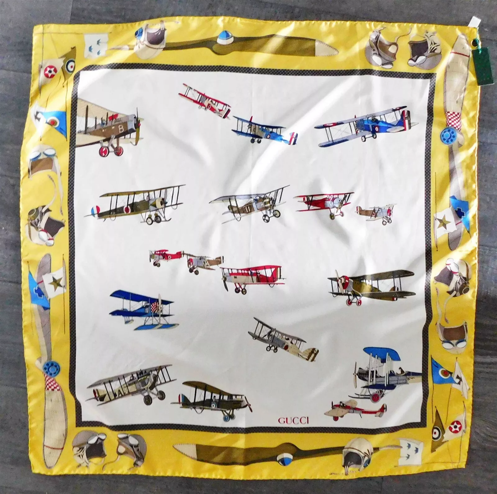 Foulard neuf Gucci vintage avion 1er guerre mondiale 100% soie Italie 33 x 33