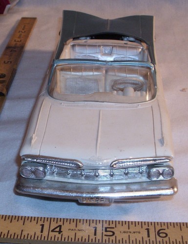 AMT 1959 CHEVROLET IMPALA CONVERTIBLE PROMO CAR MODEL 1:25 IN WHITE/GRAY - Picture 2 of 5
