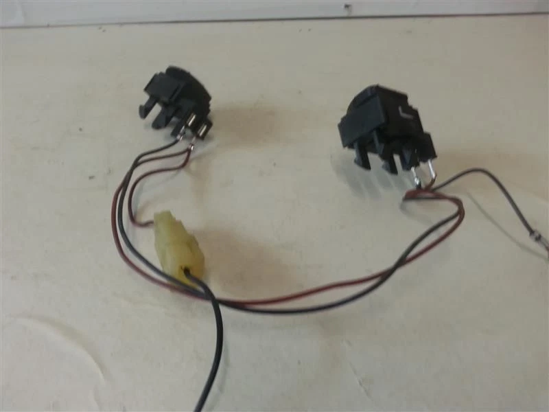 04 05 06 07 08 AVEO PAR DE BOTONES BOCINA P10-149456 Foto 2 de 2