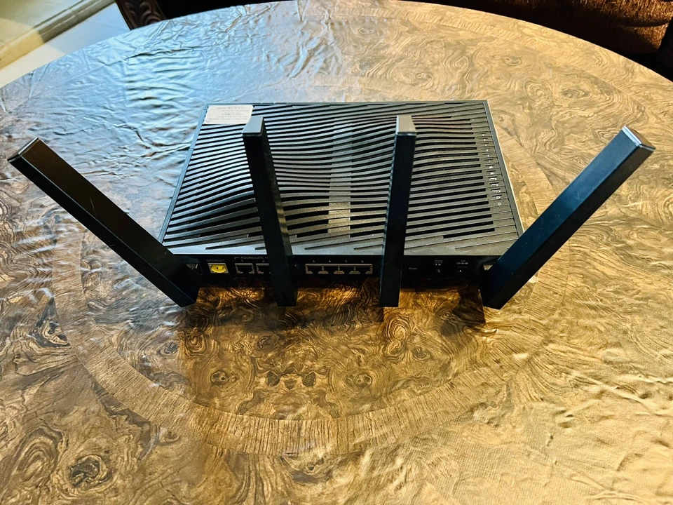 NETGEAR R8500 1000 Mbps 6 Port 2166 Mbps Wireless Router - Image 2 of 3
