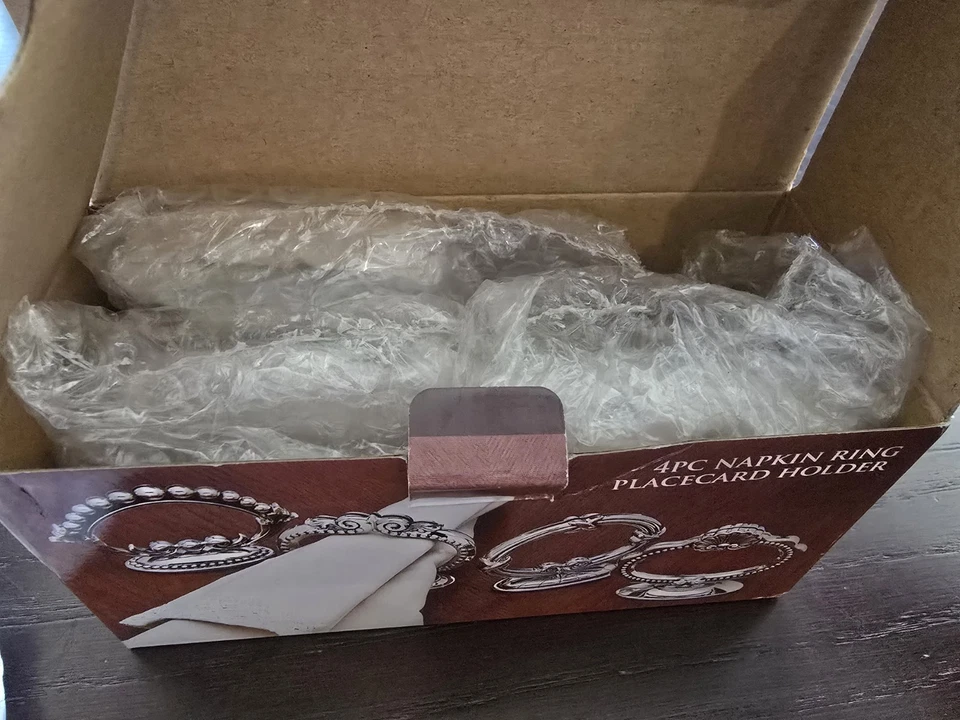 ¡NUEVO! Portatarjetas con anillo de servilleta Haverford By Godinger de 4 piezas Foto 2 de 4