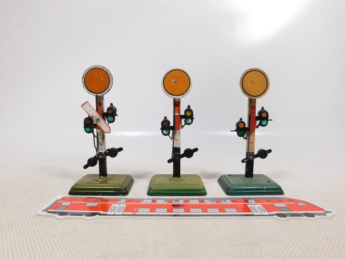 Marklin 2328 + 2337 – 2 Signaux Avancés + 1 Signal Principal (vintage, Bon état)