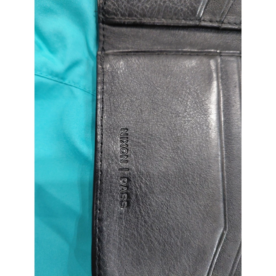 Nixon Cartera Hombre Negra Nylon y Cuero Doble Plegable. Foto 4 de 4